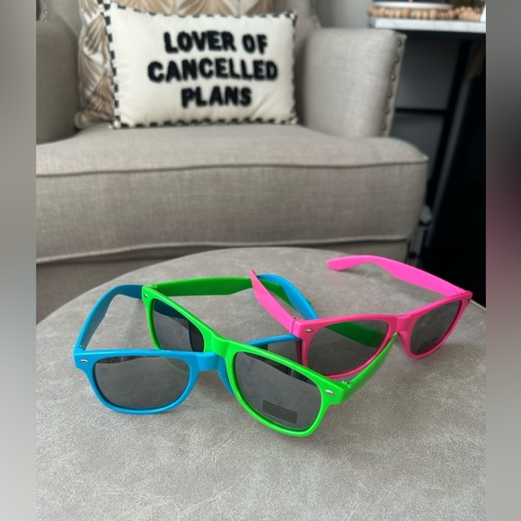 ✨NEW Stylish Hot Pink Sunglasses for Women - Picture 7 of 7